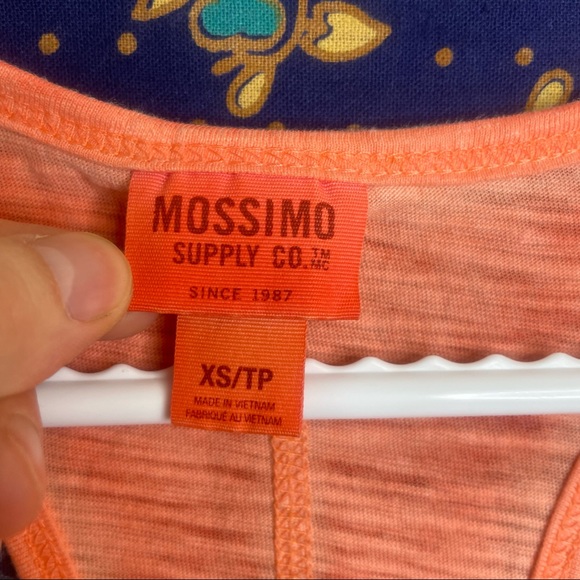 🦋5/20$🦋 Mossimo tangerine orange tank top - Picture 7 of 9
